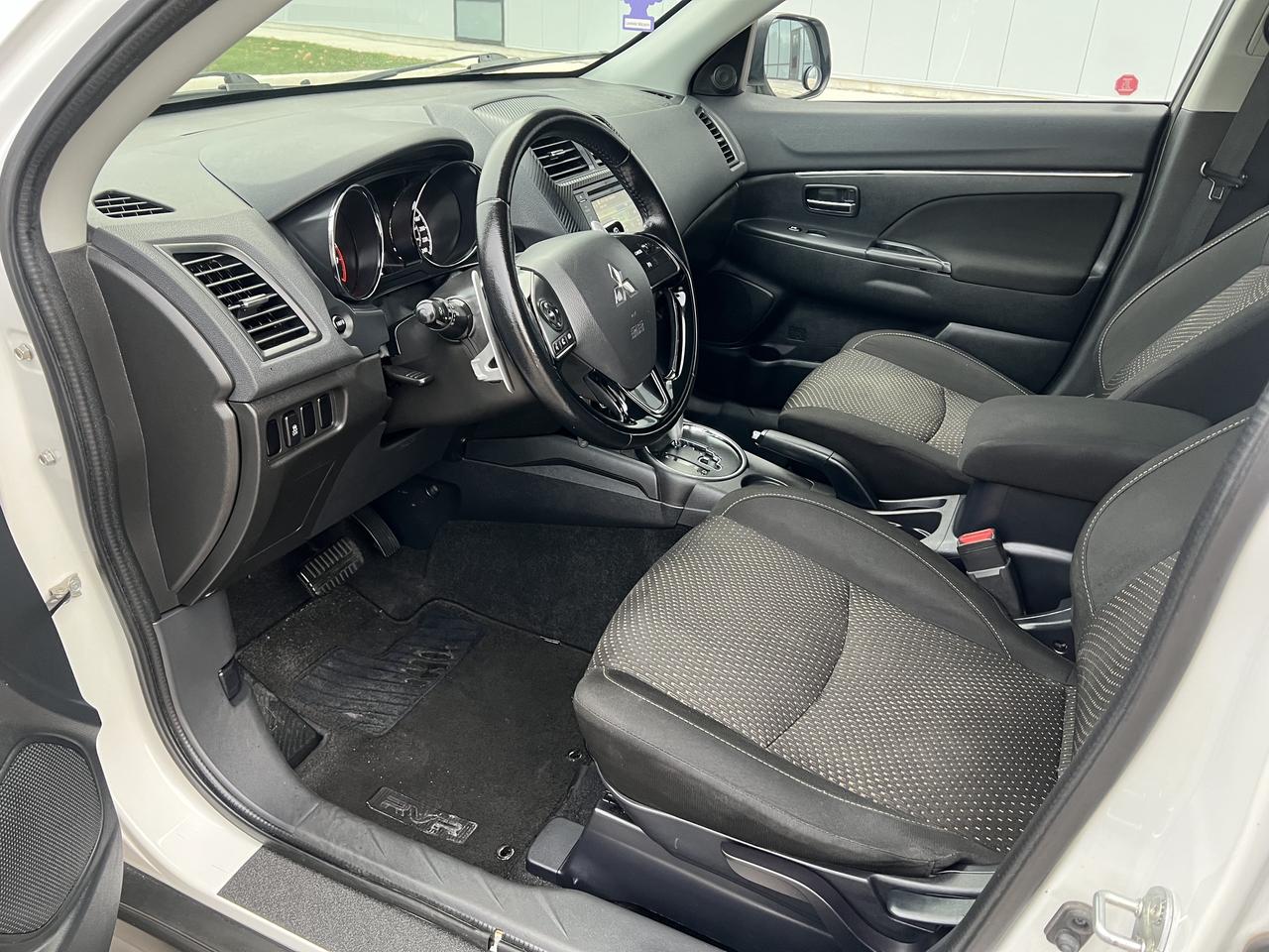 2016 Mitsubishi RVR GT Photo