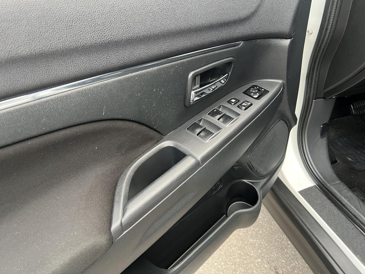 2016 Mitsubishi RVR GT Photo