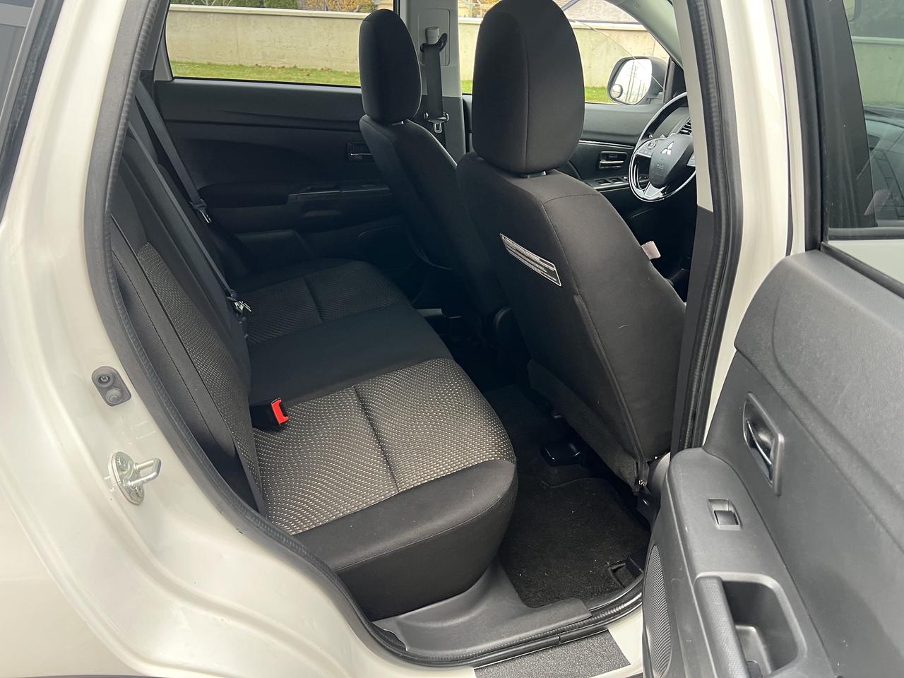 2016 Mitsubishi RVR GT Photo