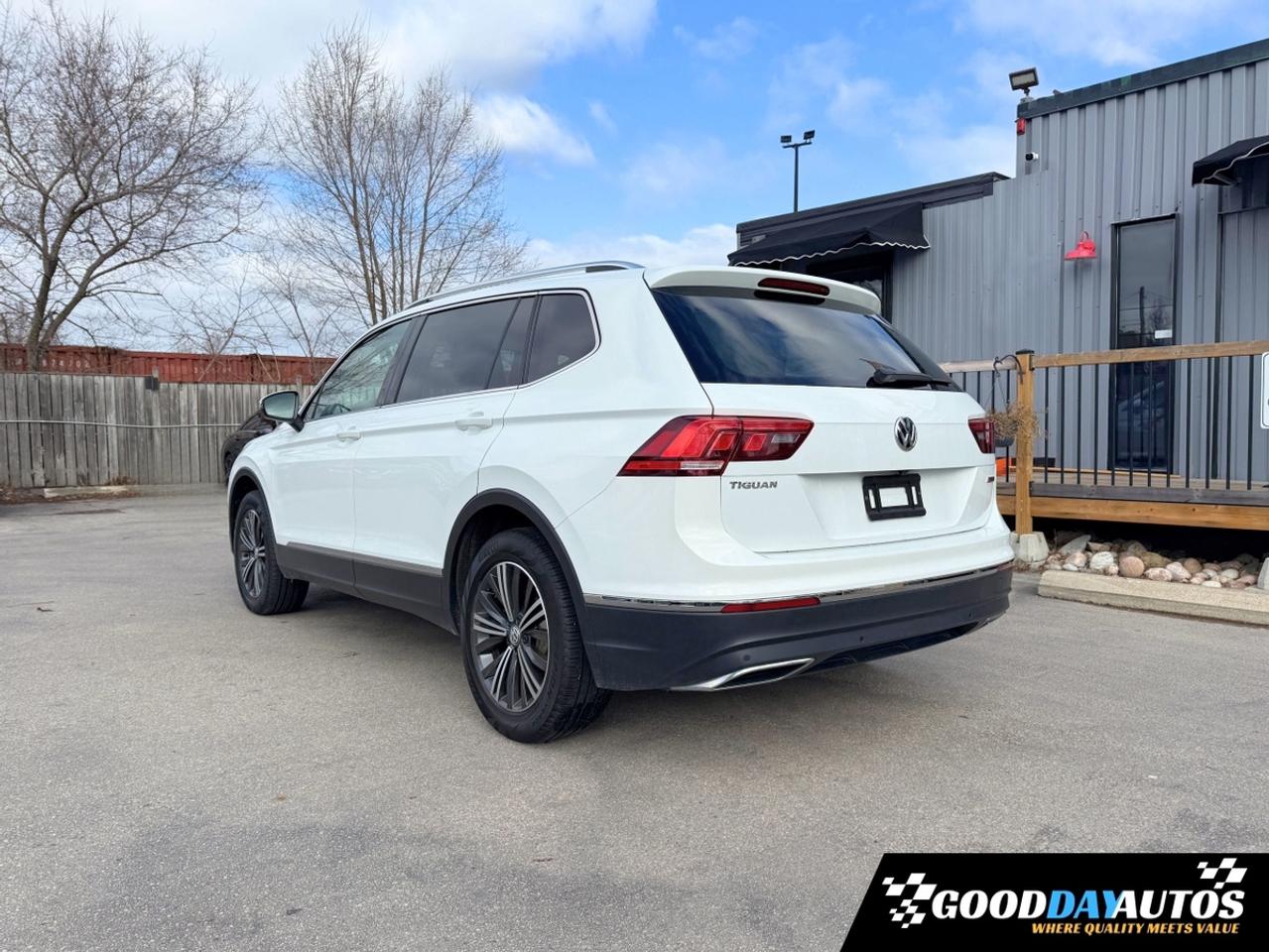 2019 Volkswagen Tiguan HIGHLINE | ONE OWNER | 2 SETS OF TIRES & RIMS Photo2