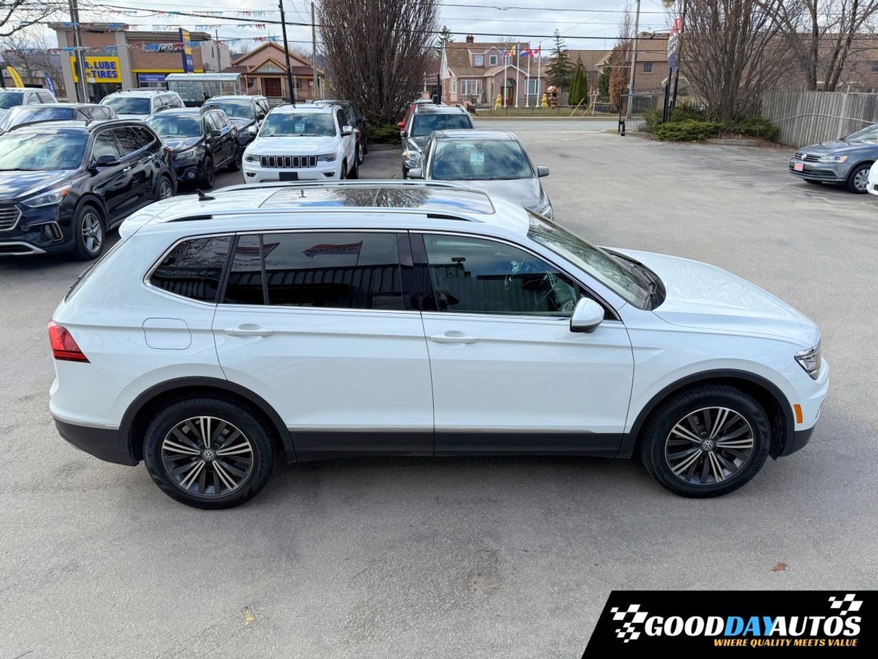 2019 Volkswagen Tiguan HIGHLINE | ONE OWNER | 2 SETS OF TIRES & RIMS Photo
