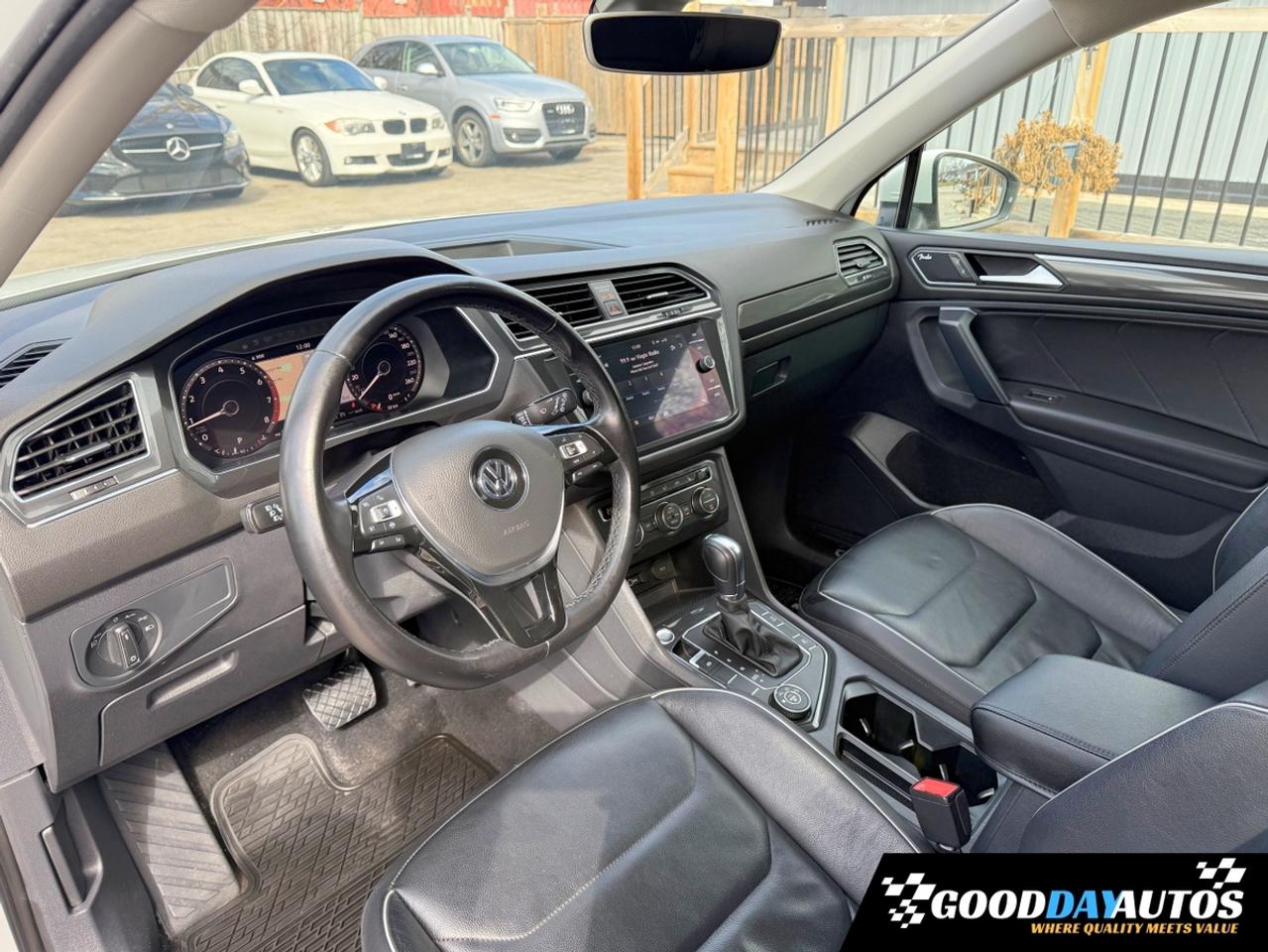 2019 Volkswagen Tiguan HIGHLINE | ONE OWNER | 2 SETS OF TIRES & RIMS Photo