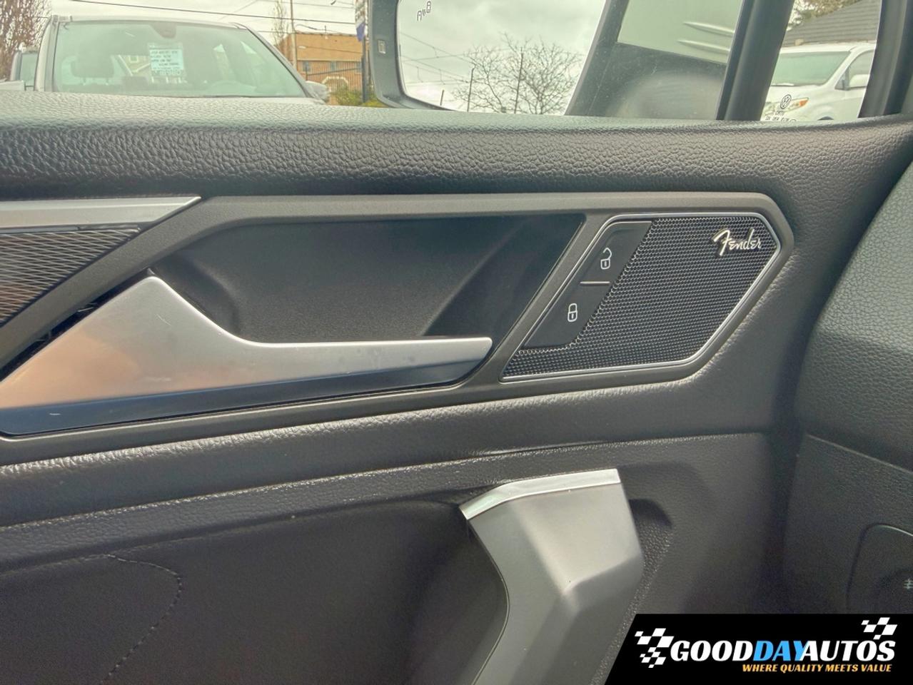 2019 Volkswagen Tiguan HIGHLINE | ONE OWNER | 2 SETS OF TIRES & RIMS Photo
