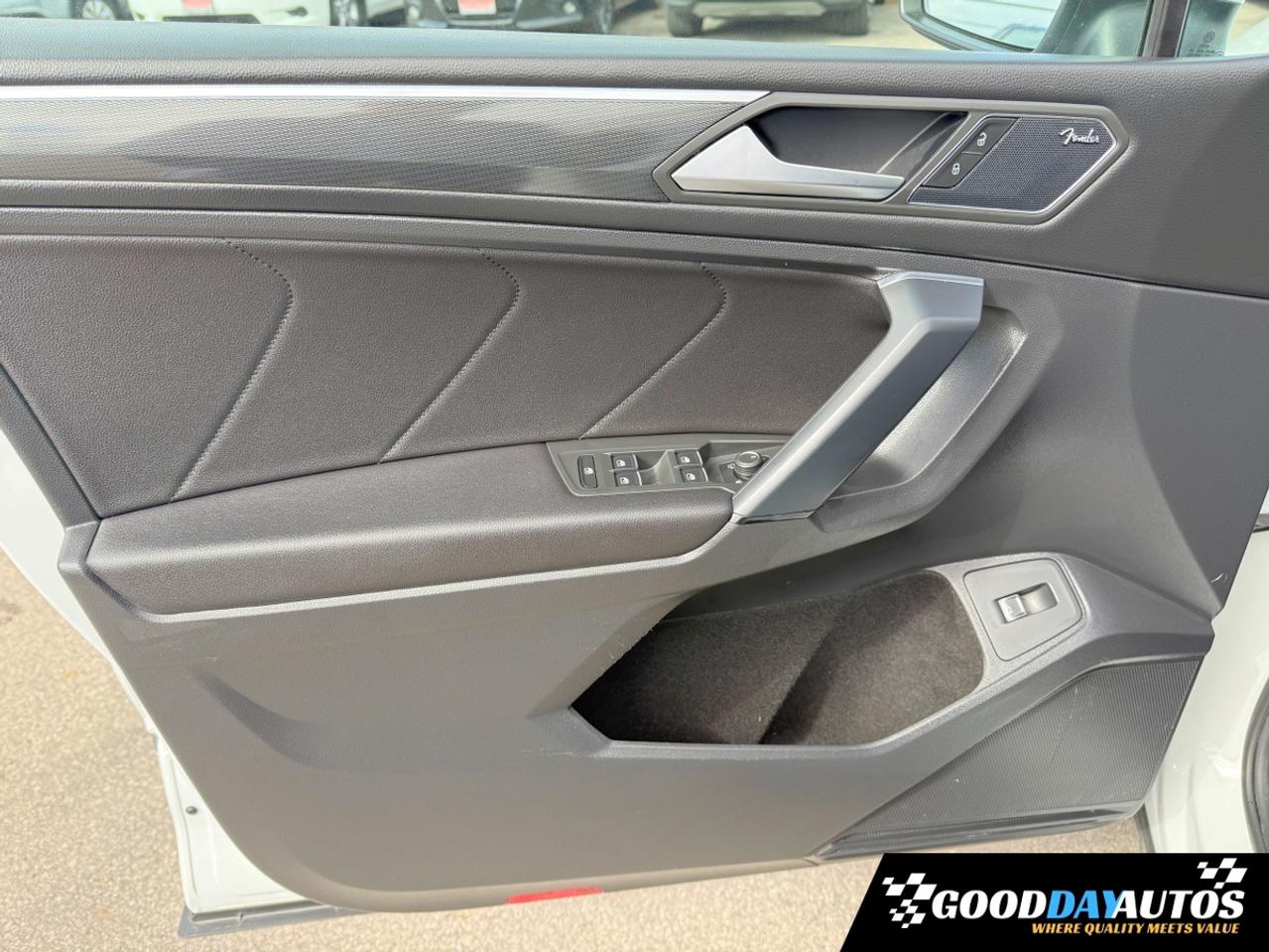 2019 Volkswagen Tiguan HIGHLINE | ONE OWNER | 2 SETS OF TIRES & RIMS Photo