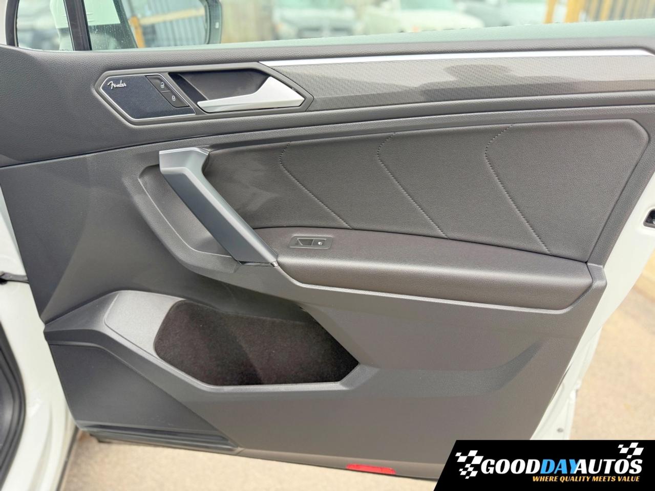 2019 Volkswagen Tiguan HIGHLINE | ONE OWNER | 2 SETS OF TIRES & RIMS Photo