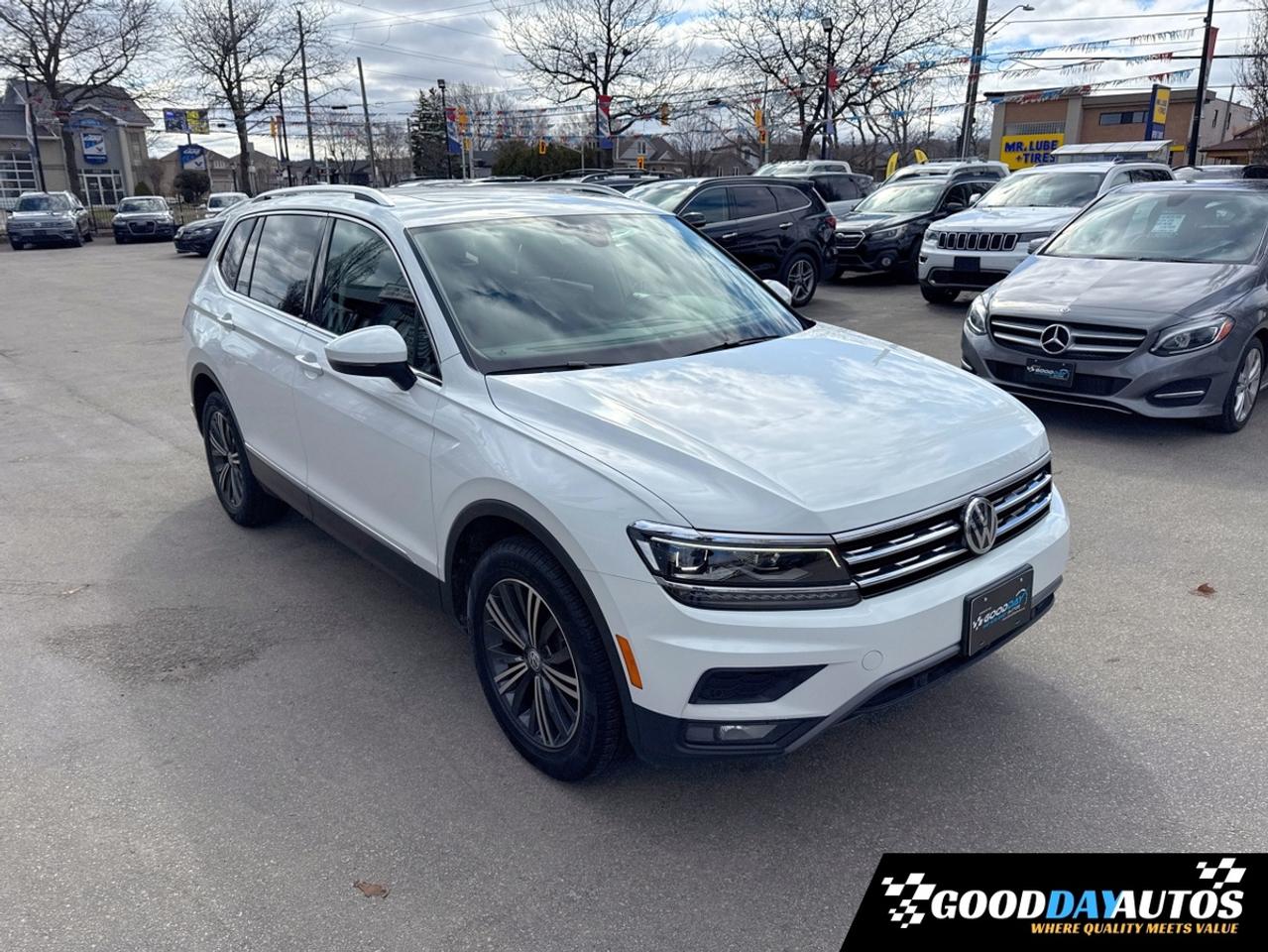 2019 Volkswagen Tiguan HIGHLINE | ONE OWNER | 2 SETS OF TIRES & RIMS Photo