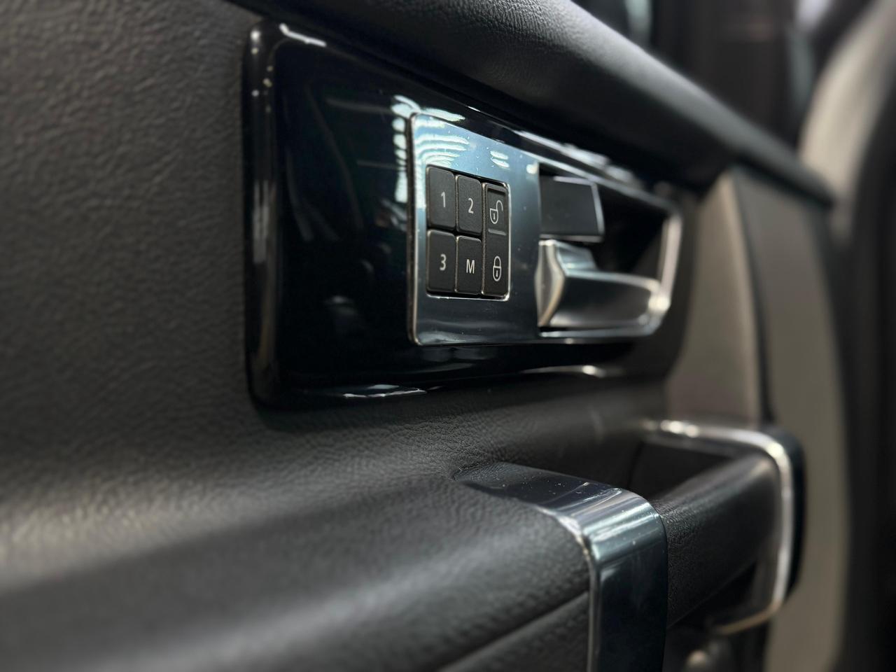 2015 Land Rover LR4 HSE LUXURY|DEALER MAINTAINED|MINT CONDITION|LOADED Photo