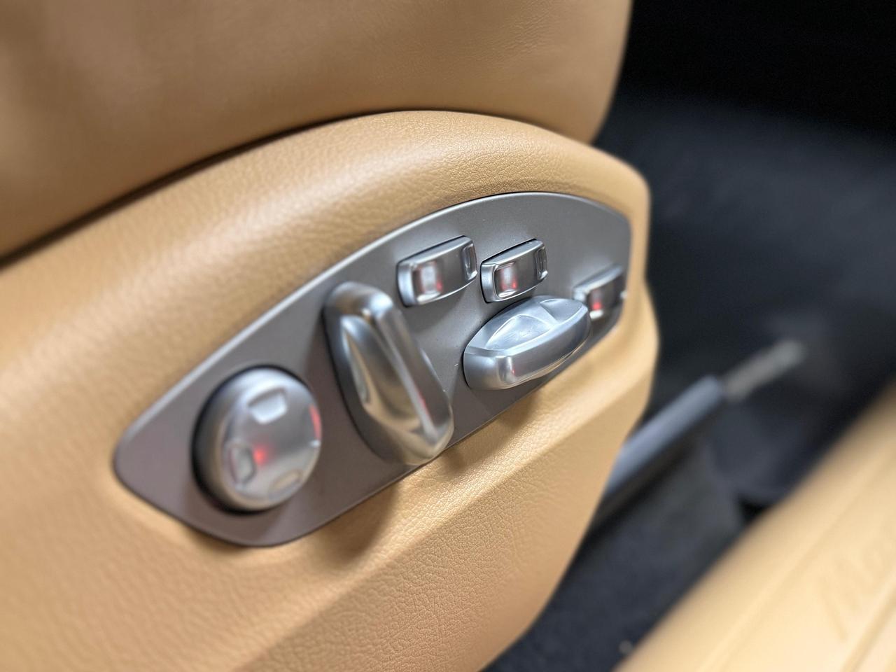 2017 Porsche Macan PDLS+ LOADED|CLEAN TITLE|PANOROOF|BOSE SOUND Photo