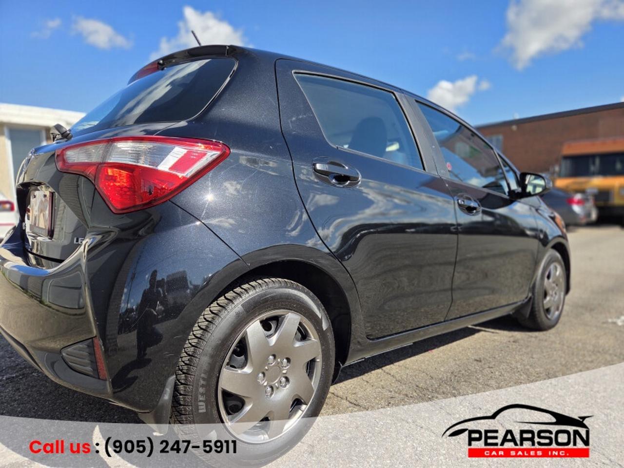 2018 Toyota Yaris LE Photo3