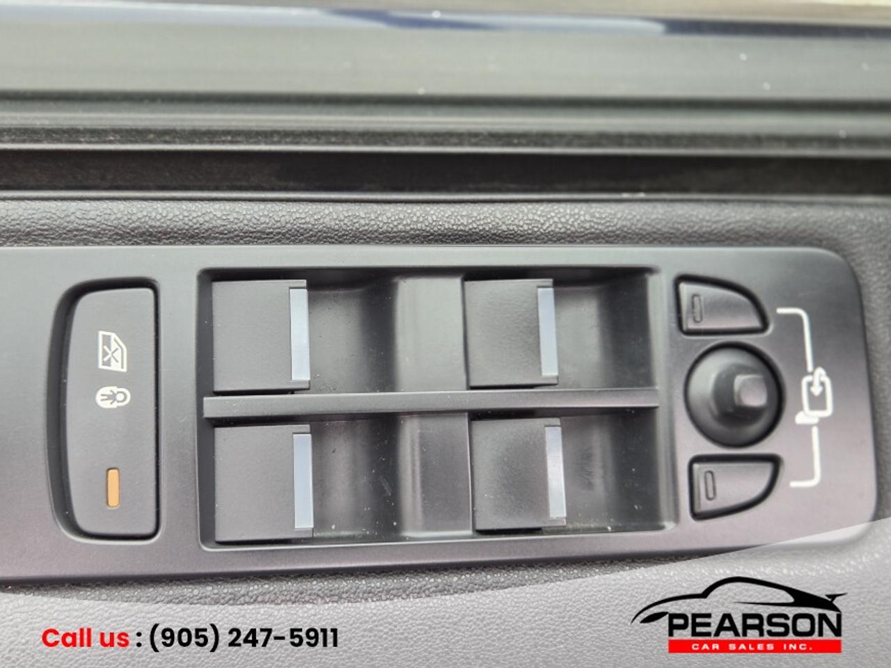 2016 Land Rover Discovery Sport HSE LUX Photo