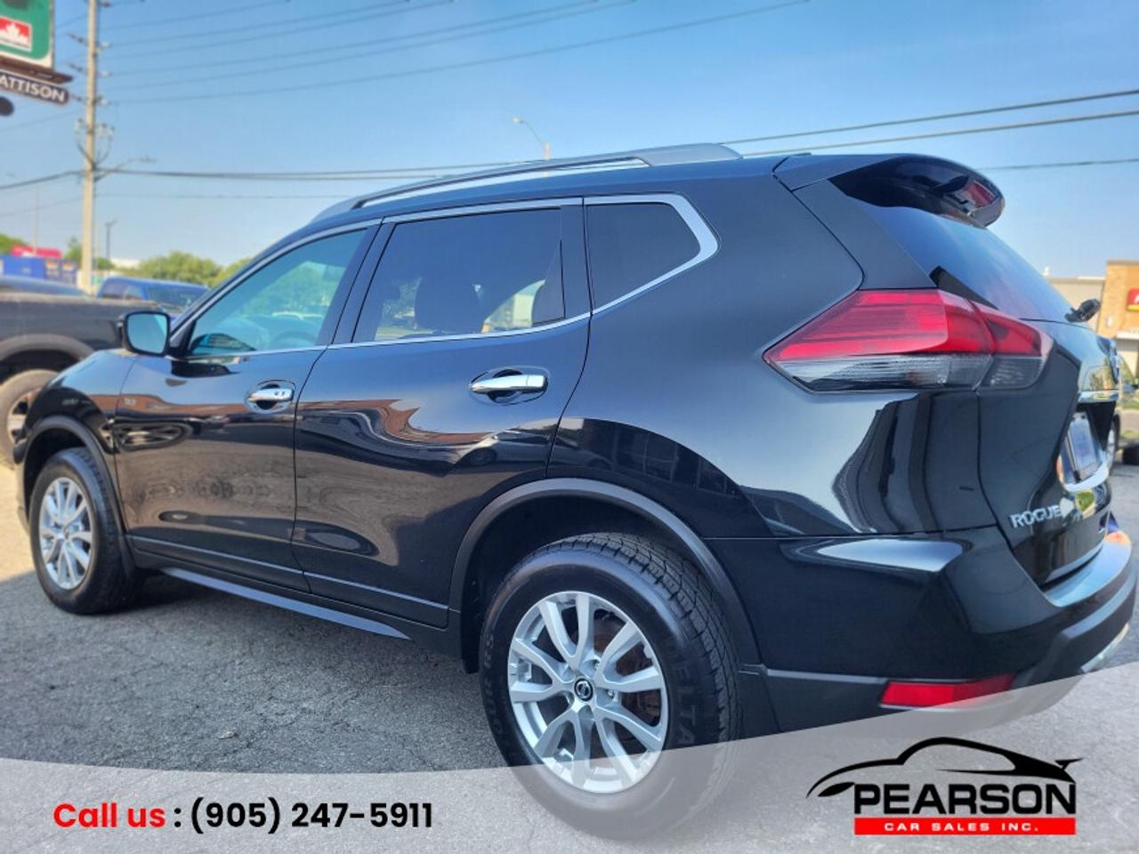 2017 Nissan Rogue SV Photo