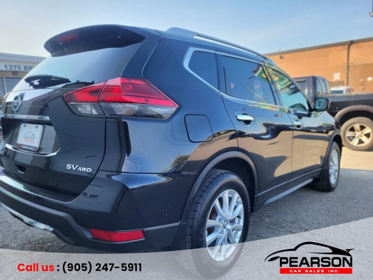 2017 Nissan Rogue SV Photo