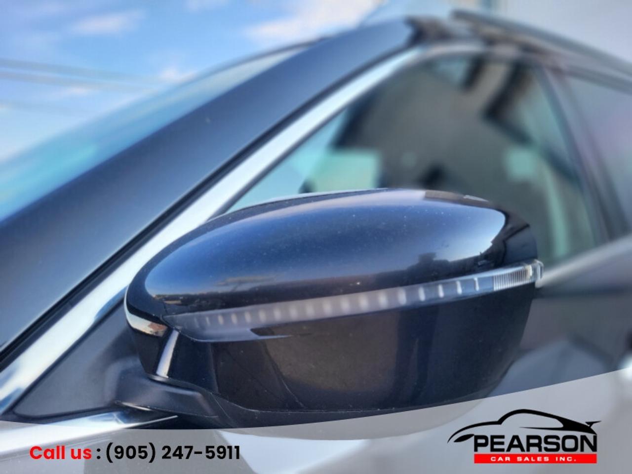 2017 Nissan Rogue SV Photo