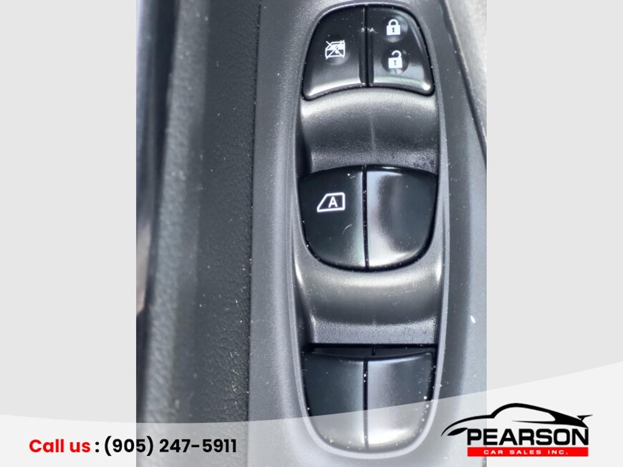 2017 Nissan Rogue SV Photo