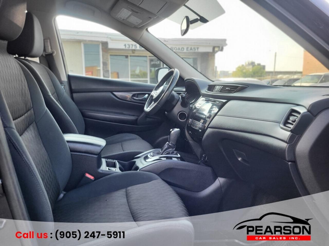 2017 Nissan Rogue SV Photo