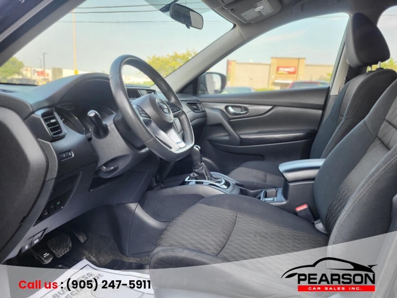 2017 Nissan Rogue SV Photo