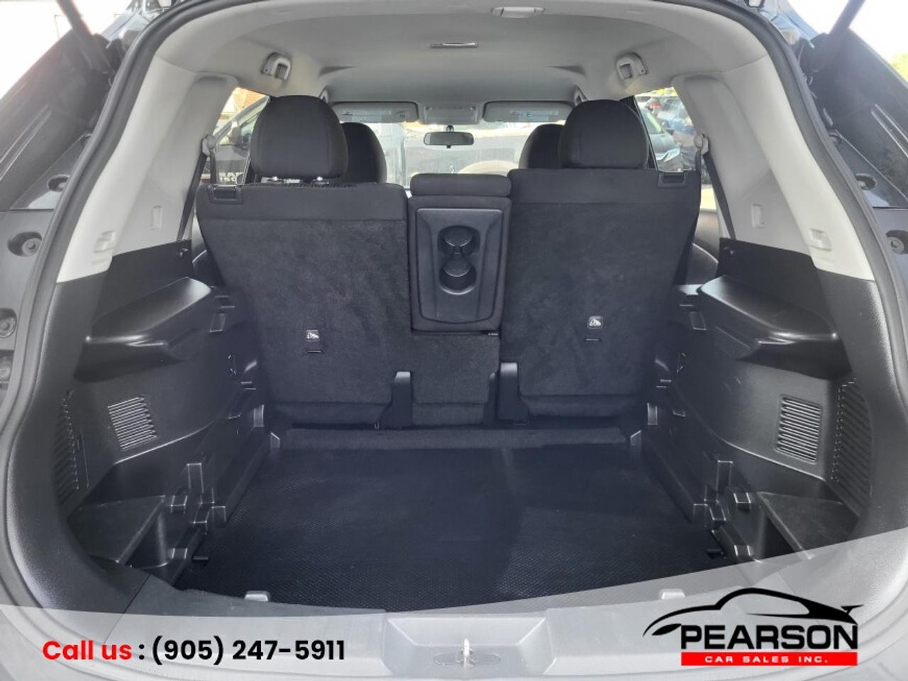 2017 Nissan Rogue SV Photo