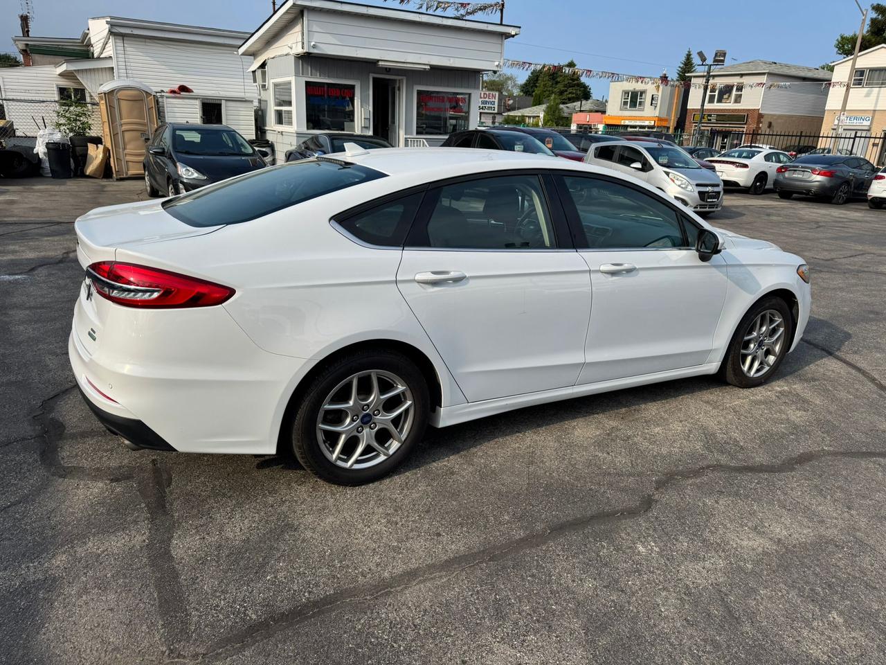 2020 Ford Fusion SE Photo3