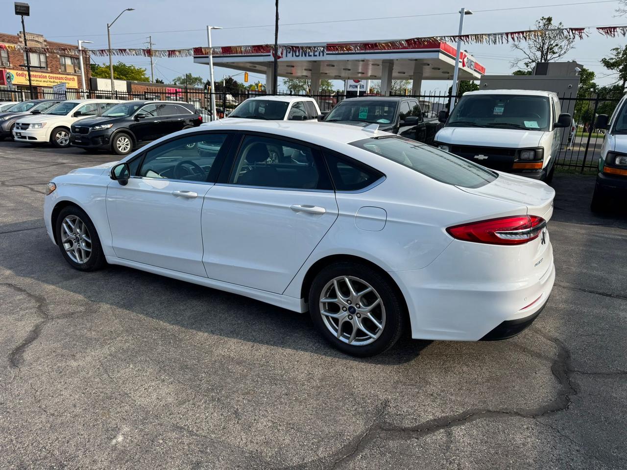 2020 Ford Fusion SE Photo