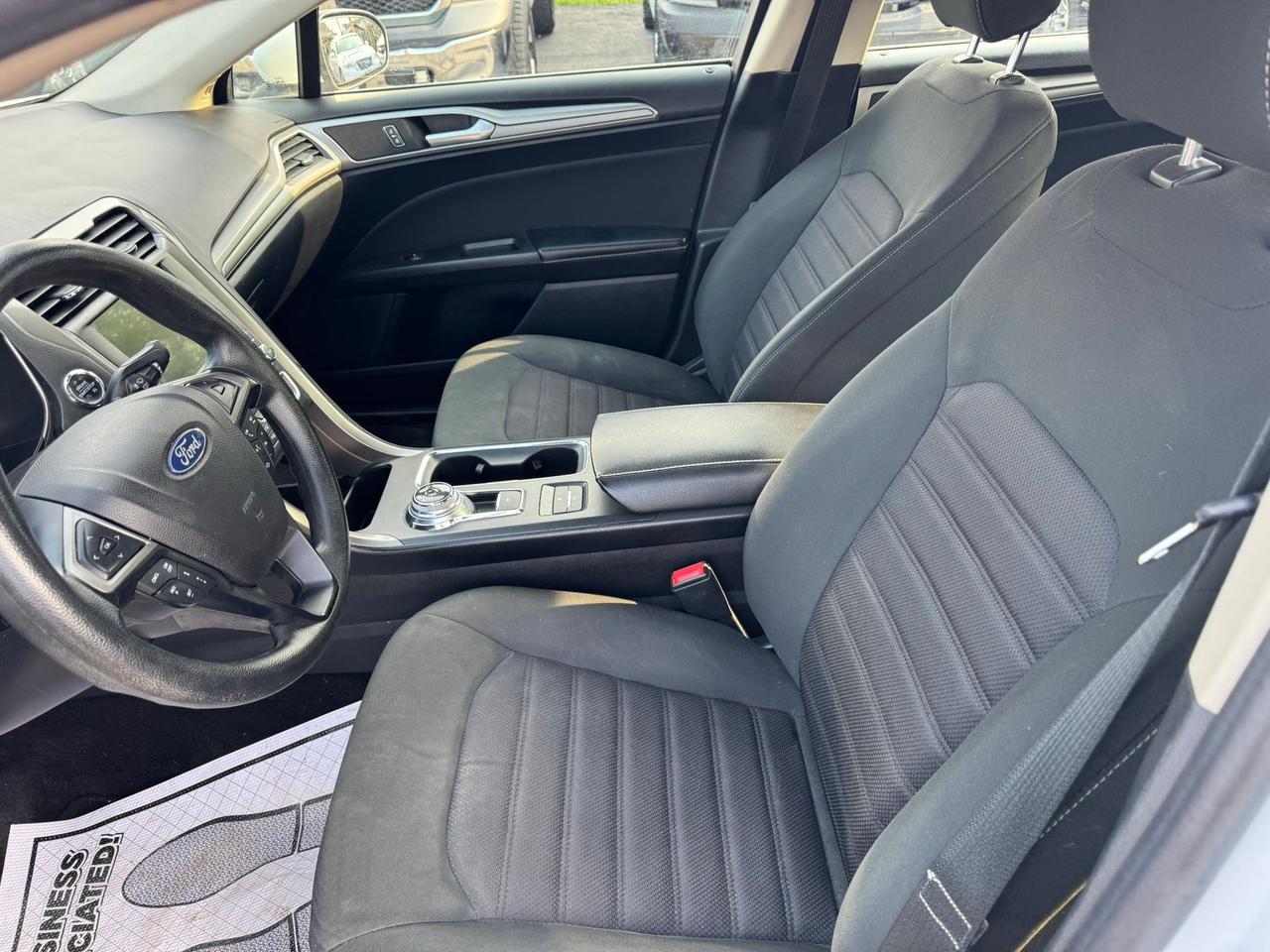 2020 Ford Fusion SE Photo