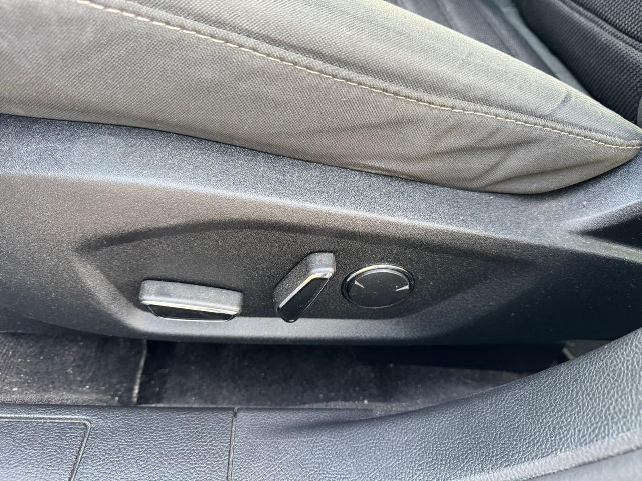 2020 Ford Fusion SE Photo