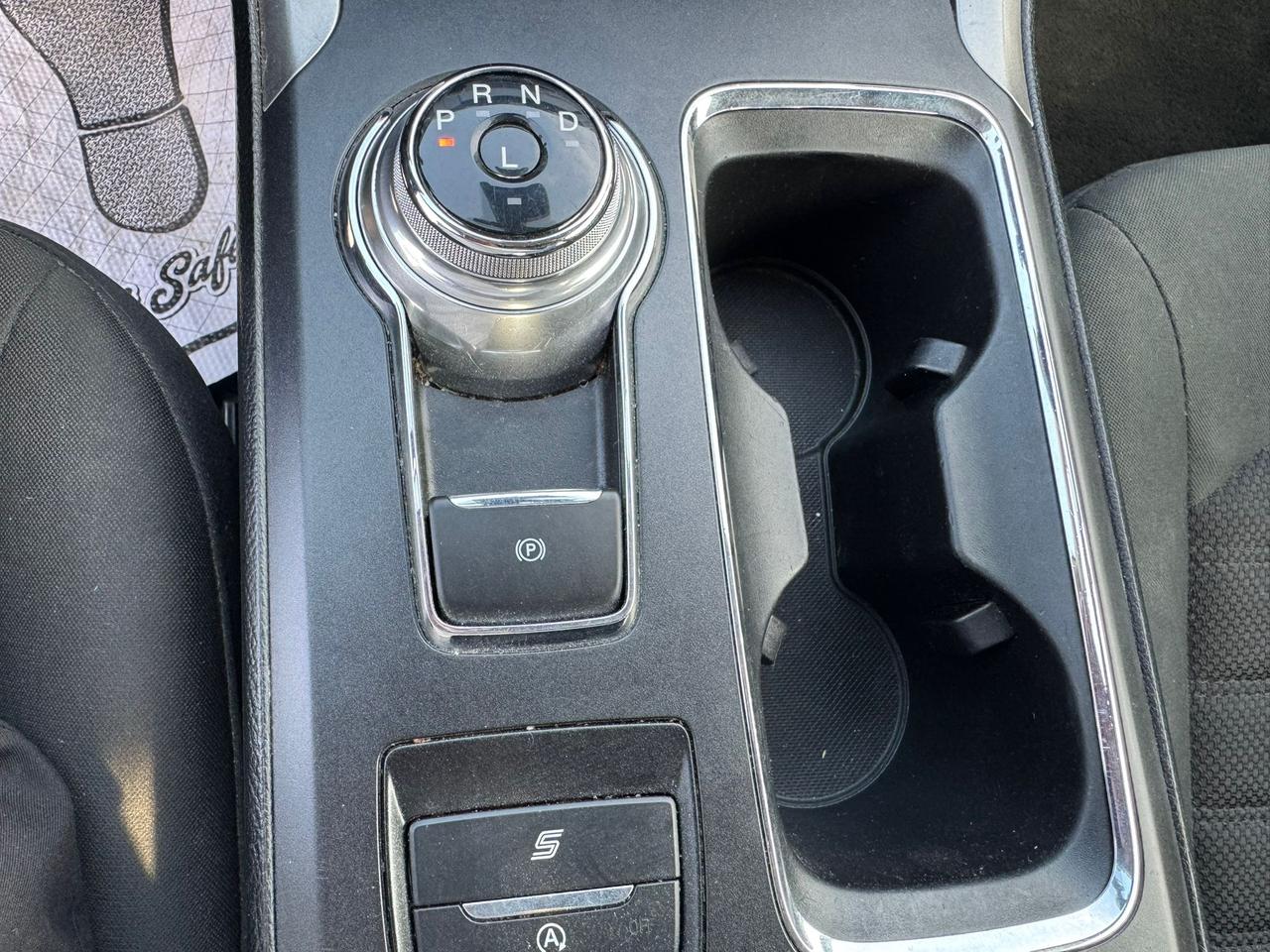 2020 Ford Fusion SE Photo