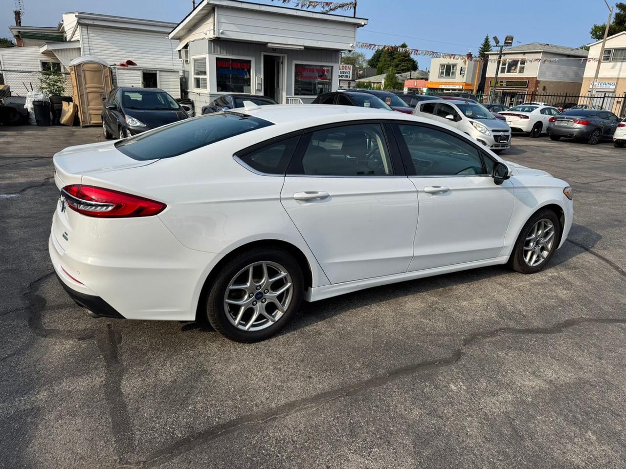 2020 Ford Fusion SE Photo