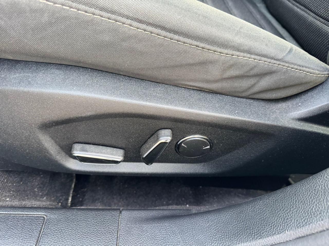 2020 Ford Fusion SE Photo