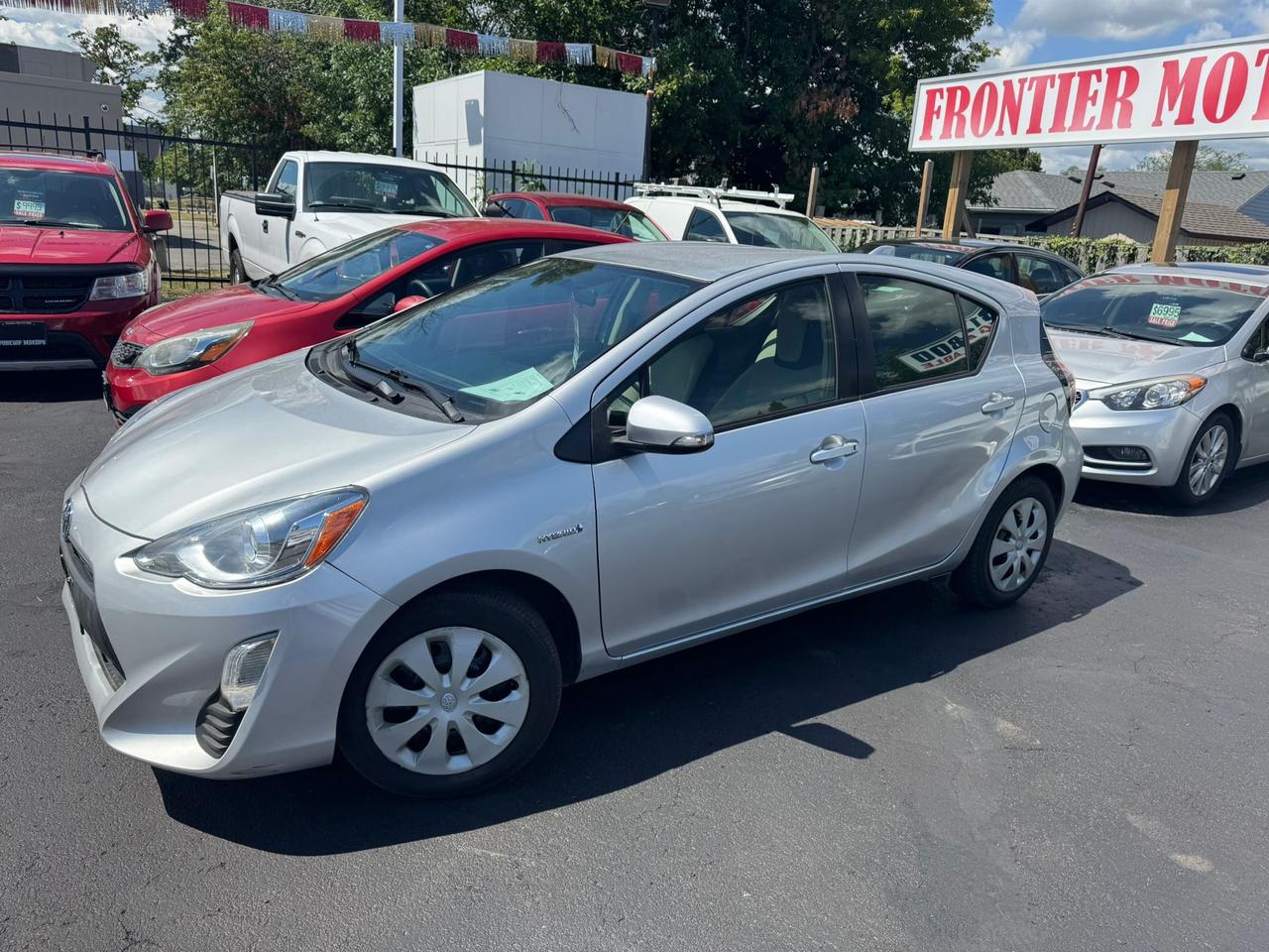 2016 Toyota Prius c HYBRID  Photo0