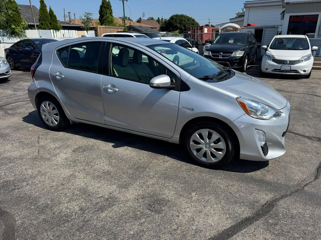2016 Toyota Prius c HYBRID  Photo2