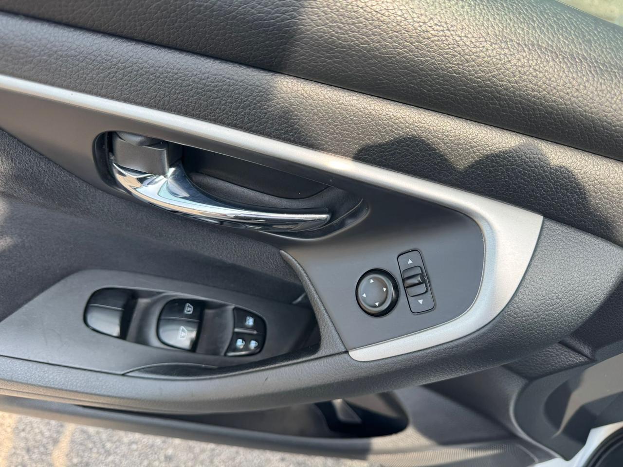 2015 Nissan Altima SV BACKUP CAMERA + SUNROOF  Photo