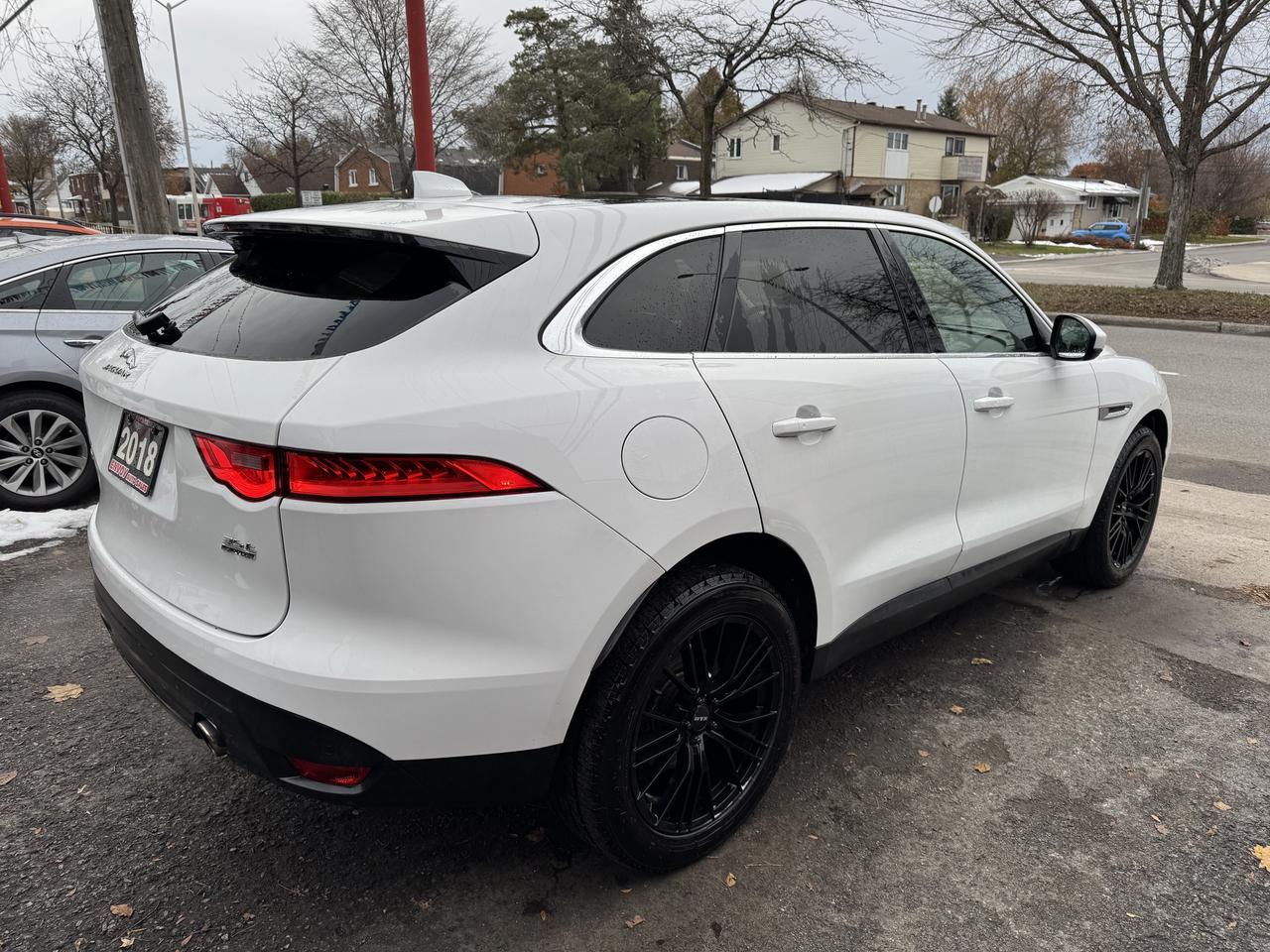 2018 Jaguar F-PACE 35t Prestige Photo3
