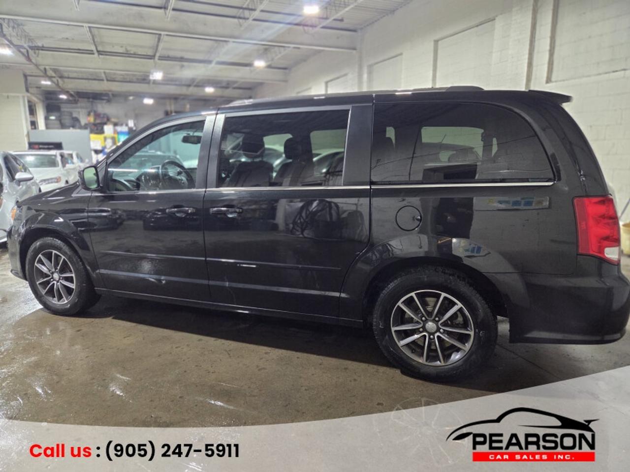 2017 Dodge Grand Caravan SXT Premium Plus Photo3