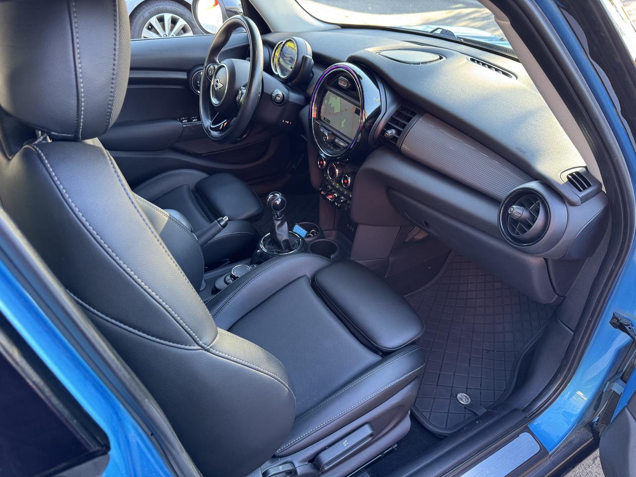 2015 MINI Cooper 5-Door Photo