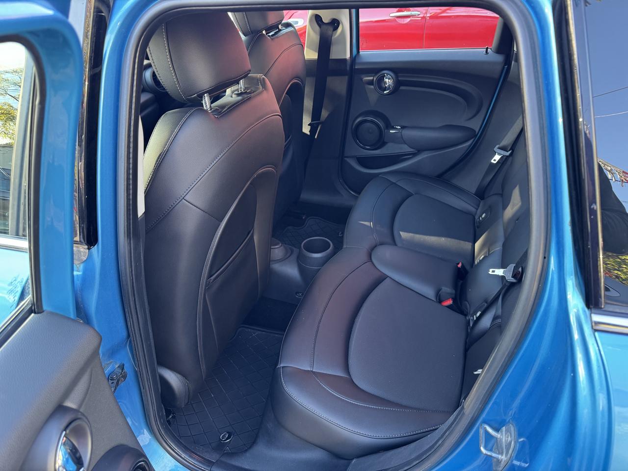 2015 MINI Cooper 5-Door Photo