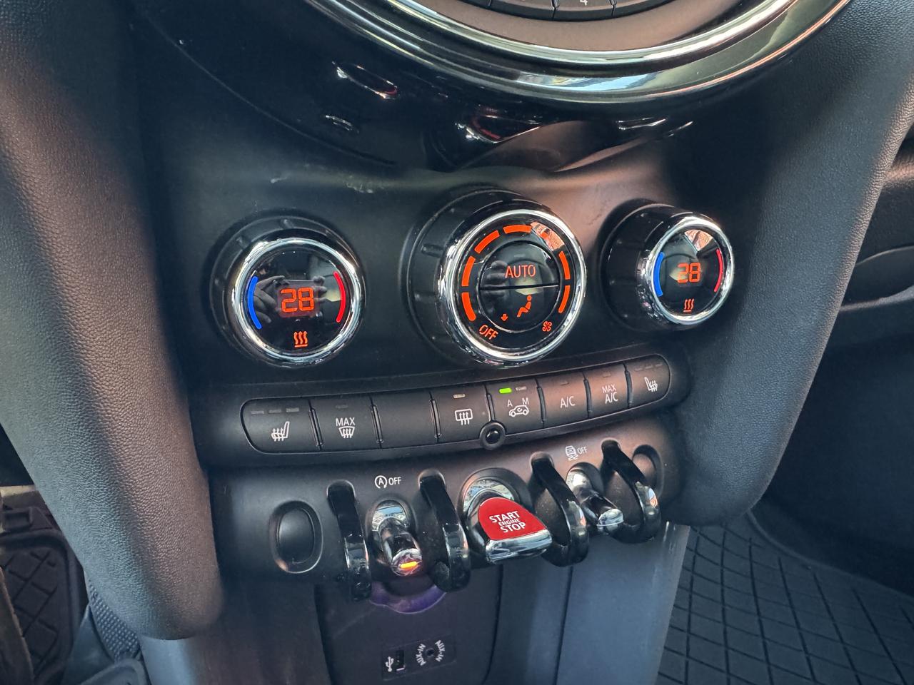 2015 MINI Cooper 5-Door Photo