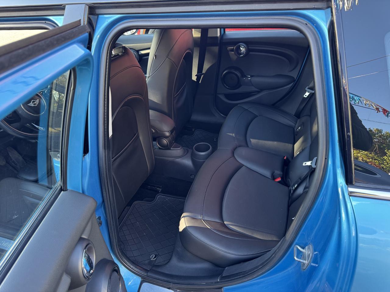 2015 MINI Cooper 5-Door Photo