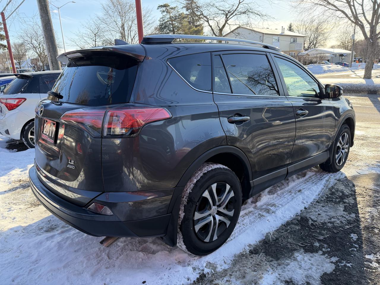 2017 Toyota RAV4 LE AWD Photo