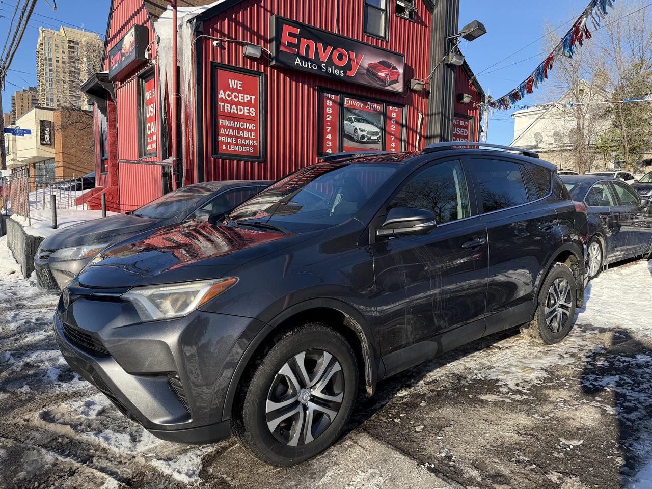 2017 Toyota RAV4 LE AWD Photo