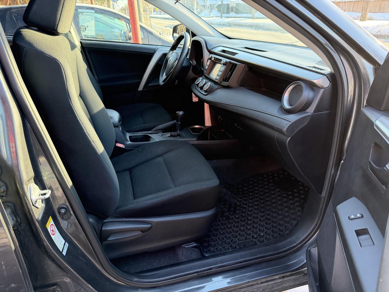 2017 Toyota RAV4 LE AWD Photo