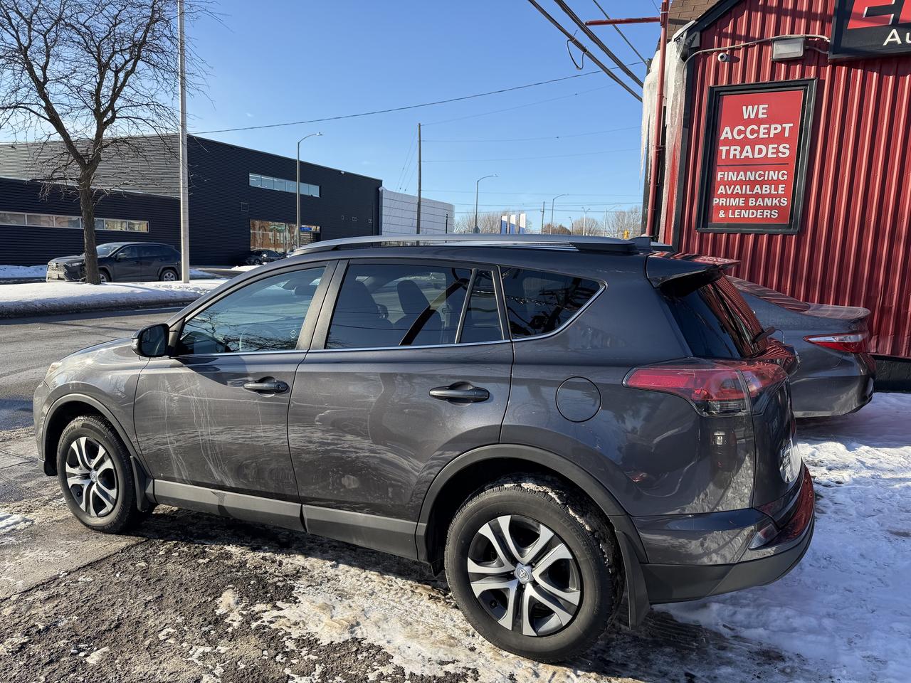 2017 Toyota RAV4 LE AWD Photo