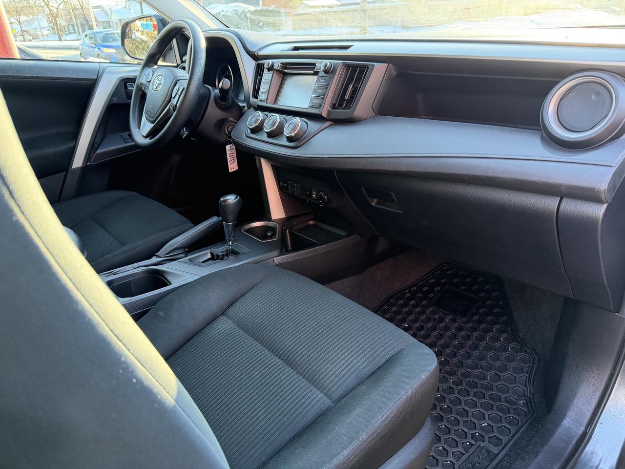 2017 Toyota RAV4 LE AWD Photo