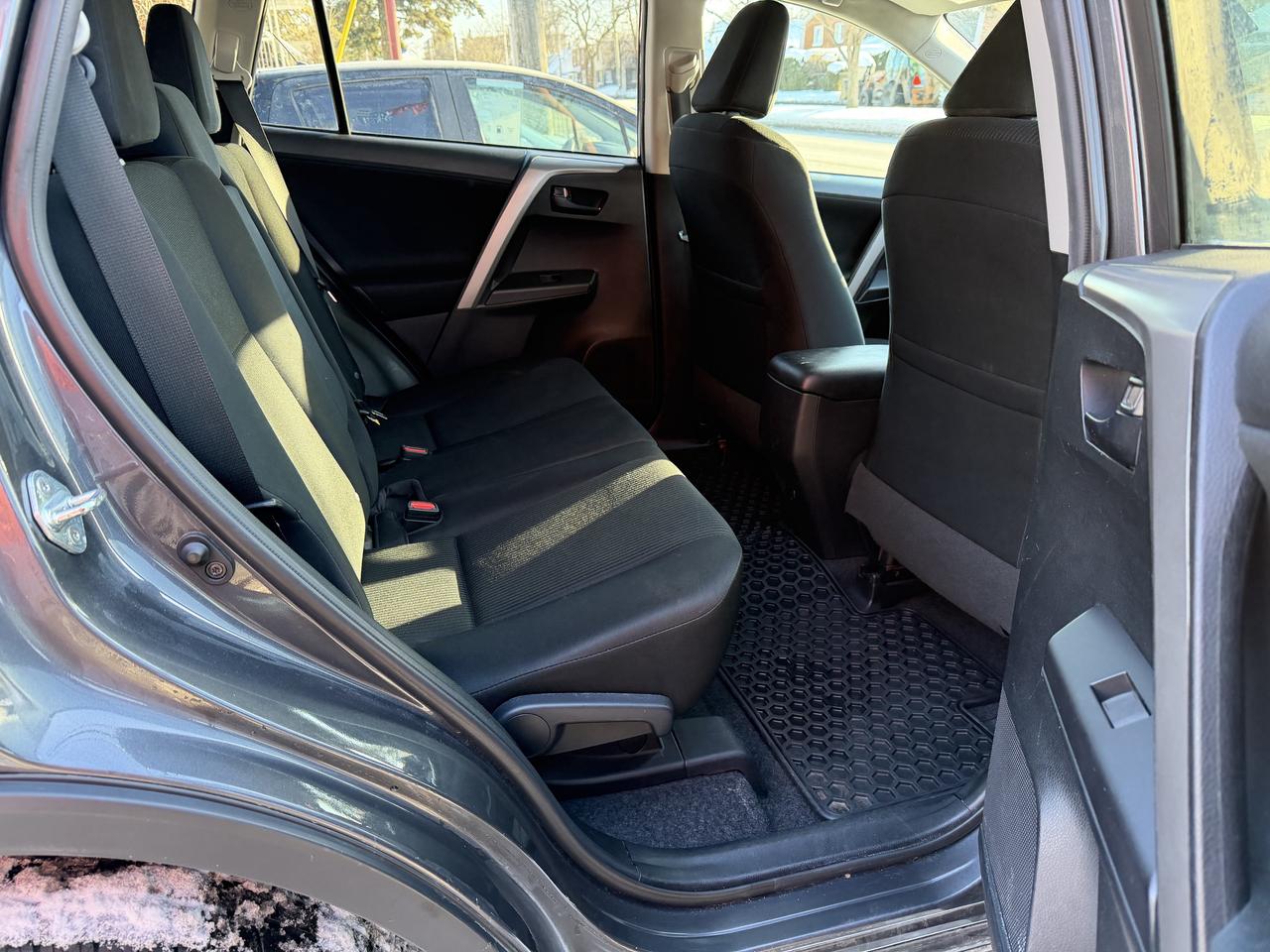 2017 Toyota RAV4 LE AWD Photo