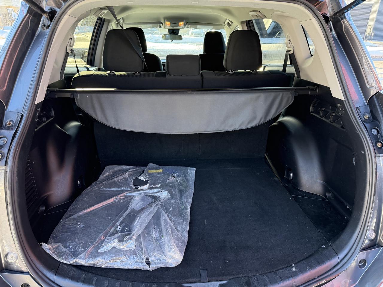 2017 Toyota RAV4 LE AWD Photo