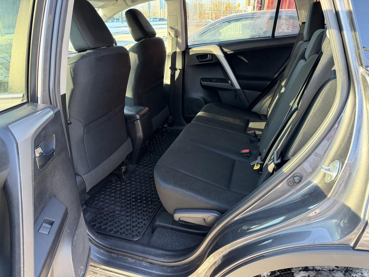 2017 Toyota RAV4 LE AWD Photo