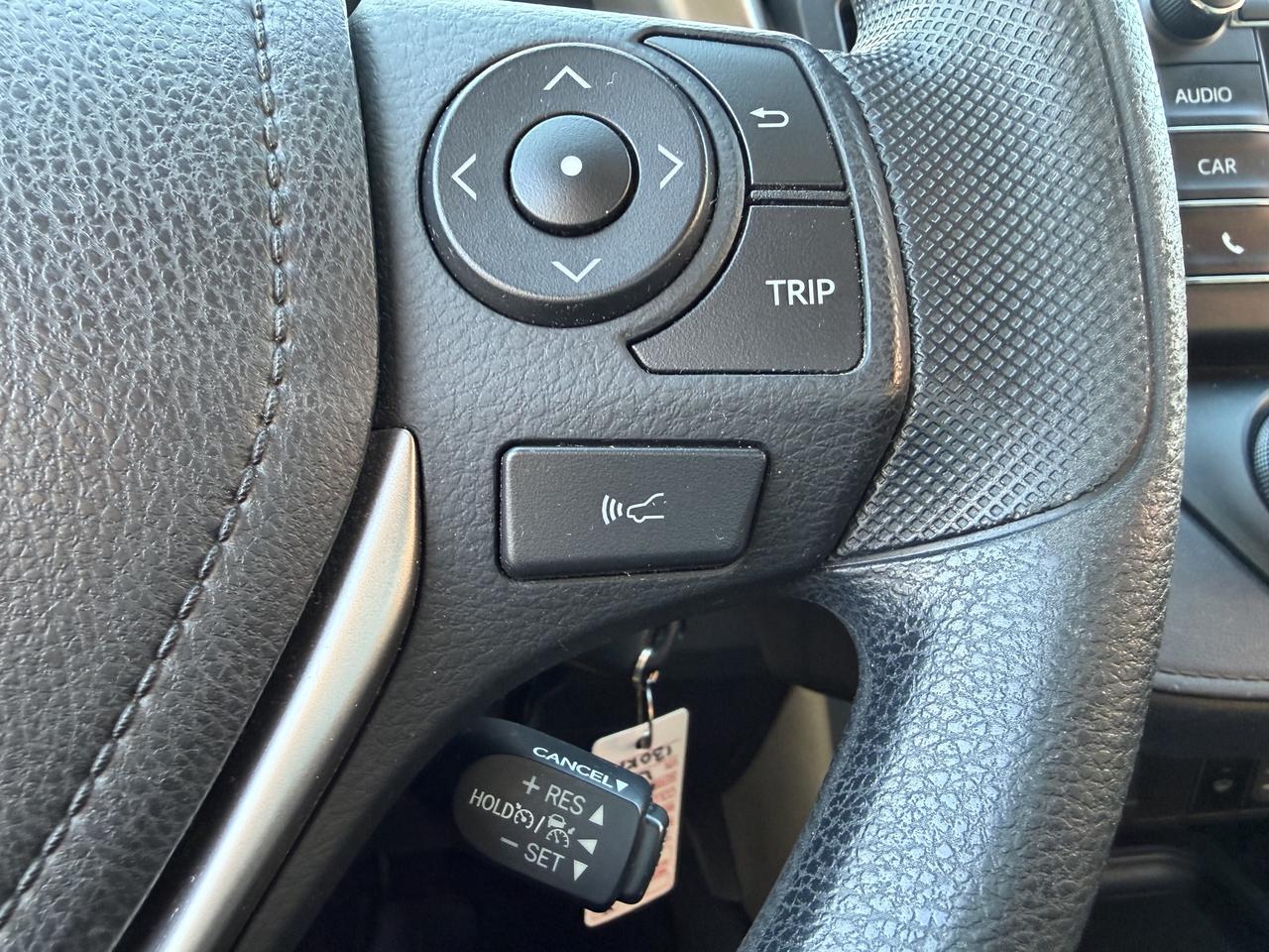 2017 Toyota RAV4 LE AWD Photo