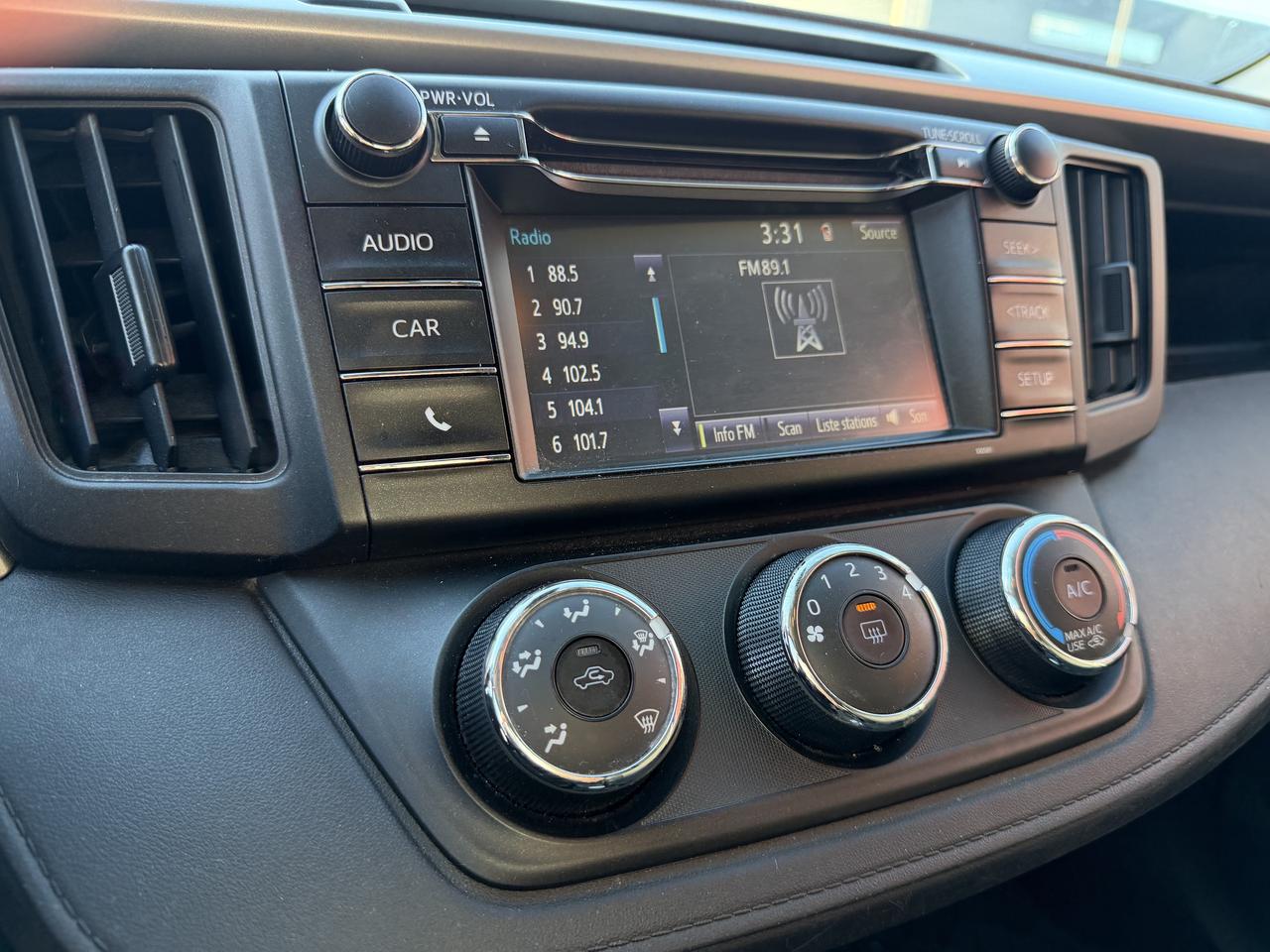 2017 Toyota RAV4 LE AWD Photo