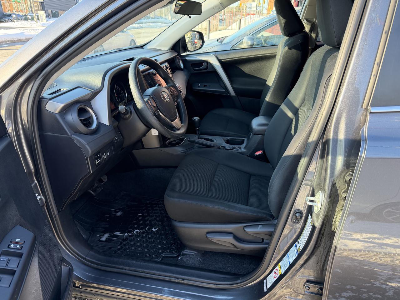 2017 Toyota RAV4 LE AWD Photo