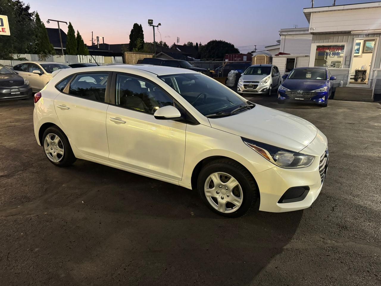 2020 Hyundai Accent Essential w/Comfort Package Photo2