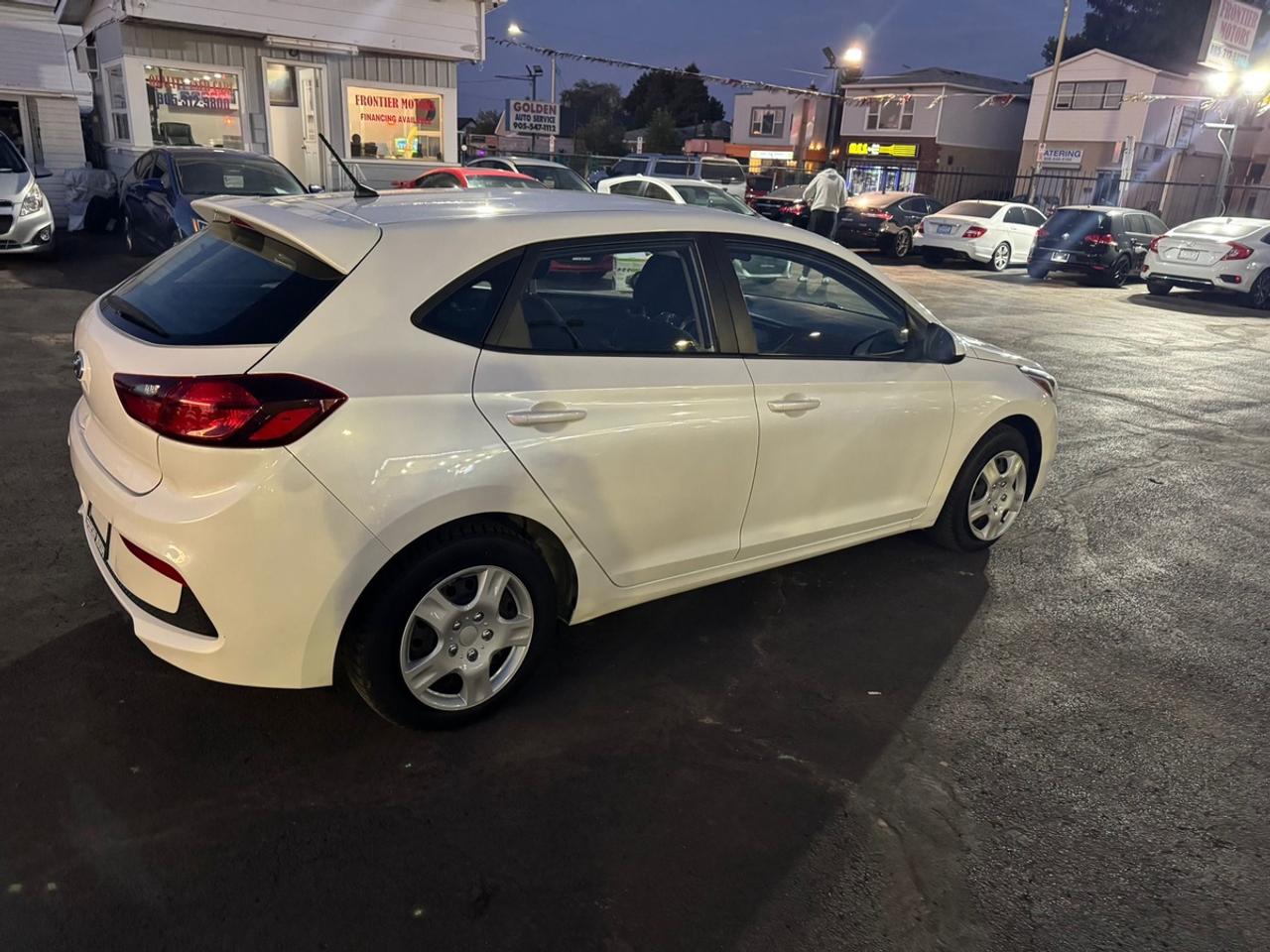 2020 Hyundai Accent Essential w/Comfort Package Photo3